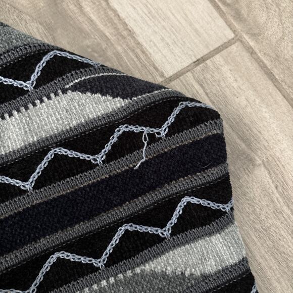 VTG Tundra Canada Mens 3D Knit Textured Sweater Size S Black Gray Retro Flaw* - Picture 14 of 14